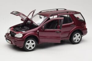 Mercedes ML55 AMG W163 Roșu Maisto 1:18 50348 Metal - imaginea 2 din 8