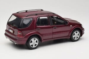 Mercedes ML55 AMG W163 Roșu Maisto 1:18 50348 Metal - imaginea 3 din 8