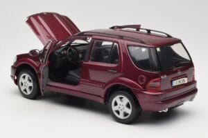 Mercedes ML55 AMG W163 Roșu Maisto 1:18 50348 Metal - imaginea 5 din 8