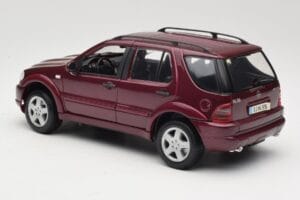 Mercedes ML55 AMG W163 Roșu Maisto 1:18 50348 Metal - imaginea 7 din 8