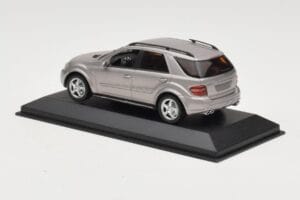 Mercedes ML63 AMG W164 Gri Metalic Minichamps 1:43 400034570 Metal - imaginea 3 din 4