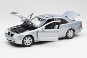 Mercedes S-Class W220 Albastru Deschis Maisto 1:18 56050 Metal - imaginea 2 din 8