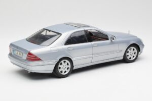 Mercedes S-Class W220 Albastru Deschis Maisto 1:18 56050 Metal - imaginea 3 din 8