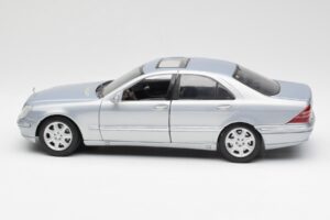 Mercedes S-Class W220 Albastru Deschis Maisto 1:18 56050 Metal - imaginea 4 din 8