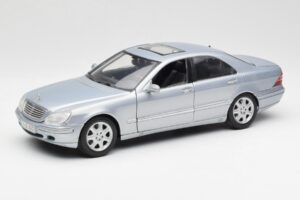 Mercedes S-Class W220 Albastru Deschis Maisto 1:18 56050 Metal