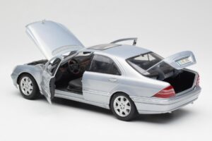 Mercedes S-Class W220 Albastru Deschis Maisto 1:18 56050 Metal - imaginea 5 din 8