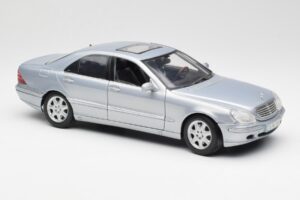 Mercedes S-Class W220 Albastru Deschis Maisto 1:18 56050 Metal - imaginea 6 din 8