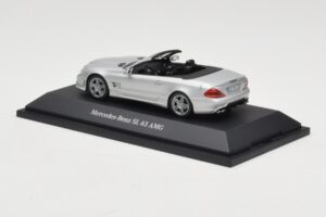 Mercedes SL 63 AMG R230 Silver Metallic Minichamps 1:43 B66960018 Metal - imaginea 3 din 4