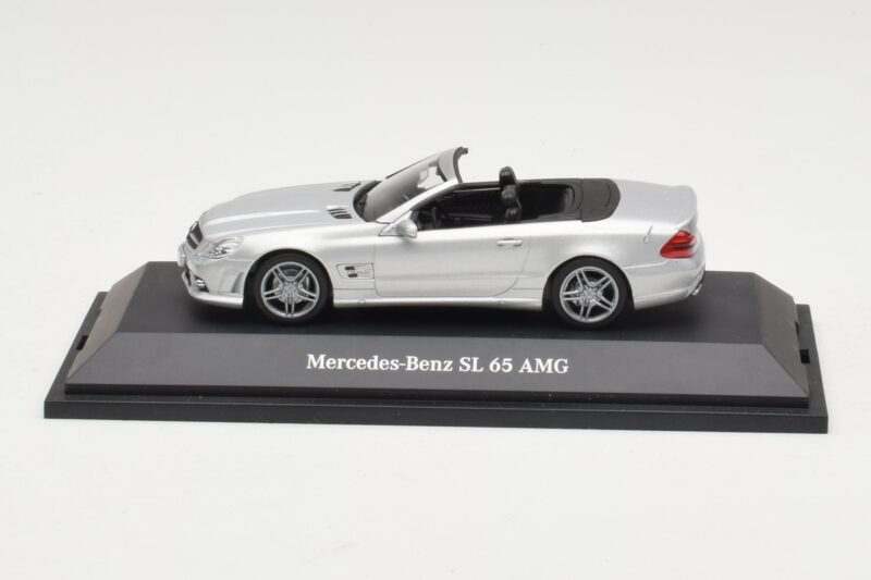 Mercedes SL 65 AMG R230 Argintiu Minichamps 1:43 Mercedes SL 65 AMG R230 Argintiu Minichamps 1:43 B66960601 Metal