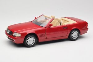 Mercedes SL500 R129 Roșu Revell 1:18 08927 Metal