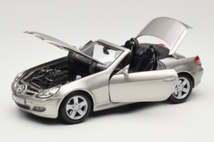 Mercedes SLK R171 Bronz Deschis Metalic Maisto 1:18 31674-R1 Metal - imaginea 2 din 8