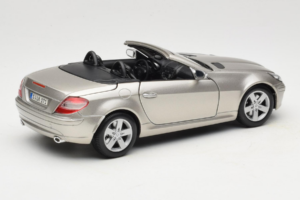 Mercedes SLK R171 Bronz Deschis Metalic Maisto 1:18 31674-R1 Metal - imaginea 3 din 8
