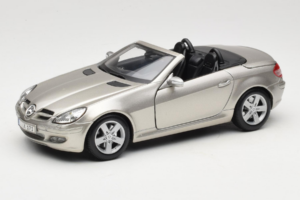Mercedes SLK R171 Bronz Deschis Metalic Maisto 1:18 31674-R1 Metal