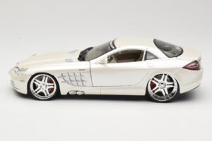 Mercedes SLR McLaren C199 Alb Maisto 1:18 31068 Metal - imaginea 4 din 8