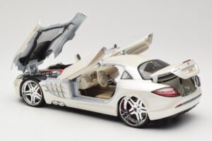 Mercedes SLR McLaren C199 Alb Maisto 1:18 31068 Metal - imaginea 5 din 8