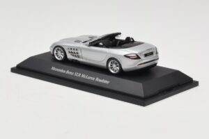 Mercedes SLR McLaren Roadster Crystal Laurit Silver Minichamps 1:43 B66961005 Metal - imaginea 3 din 4