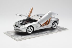 Mercedes SLR Vision Argintiu Ediție Limitată Cu Bază din Aluminiu Bburago 1:18 B66962102 Metal - imaginea 2 din 8