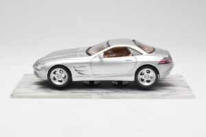 Mercedes SLR Vision Argintiu Ediție Limitată Cu Bază din Aluminiu Bburago 1:18 B66962102 Metal - imaginea 4 din 8