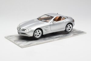 Mercedes SLR Vision Argintiu Ediție Limitată Cu Bază din Aluminiu Bburago 1:18 B66962102 Metal
