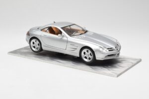 Mercedes SLR Vision Argintiu Ediție Limitată Cu Bază din Aluminiu Bburago 1:18 B66962102 Metal - imaginea 6 din 8