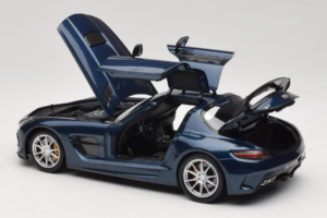 Mercedes SLS AMG Black Series Daytona Blue Metallic Minichamps 1:18 110033026 Metal - imaginea 5 din 8