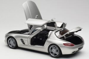 Mercedes SLS AMG C197 Matt Argintiu Minichamps 1:18 100039029 Metal - imaginea 5 din 8