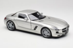 Mercedes SLS AMG C197 Matt Argintiu Minichamps 1:18 100039029 Metal - imaginea 6 din 8