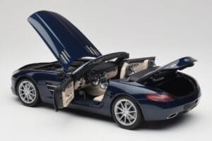 Mercedes SLS AMG R197 Roadster South Seas Albastru Minichamps 1:18 100039031 Metal - imaginea 5 din 8