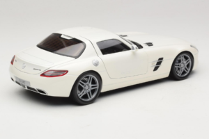 Mercedes SLS AMG Designo Mystic White Museum Edition Minichamps 1:18 B66055551 Metal - imaginea 3 din 8