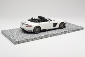 Mercedes Brabus SLS AMG 700 Biturbo Roadster Pearl Alb Minichamps 1:18 107032130 Metal - imaginea 2 din 6