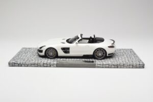 Mercedes Brabus SLS AMG 700 Biturbo Roadster Pearl Alb Minichamps 1:18 107032130 Metal - imaginea 3 din 6