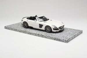 Mercedes Brabus SLS AMG 700 Biturbo Roadster Pearl Alb Minichamps 1:18 107032130 Metal - imaginea 4 din 6