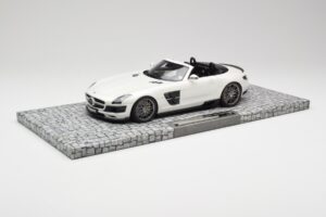 Mercedes Brabus SLS AMG 700 Biturbo Roadster Pearl Alb Minichamps 1:18 107032130 Metal