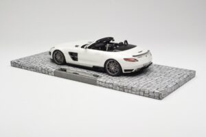 Mercedes Brabus SLS AMG 700 Biturbo Roadster Pearl Alb Minichamps 1:18 107032130 Metal - imaginea 5 din 6