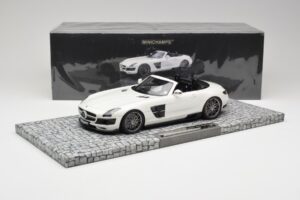 Mercedes Brabus SLS AMG 700 Biturbo Roadster Pearl Alb Minichamps 1:18 107032130 Metal - imaginea 6 din 6