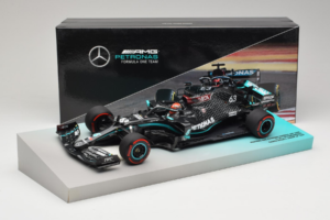 Mercedes W11 #63 G. Russell Mercedes AMG Petronas Sakhir Grand Prix 2020 Minichamps 1:18 113201663 Rășină - imaginea 7 din 7