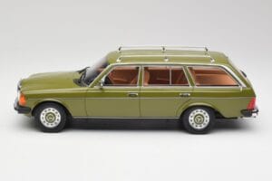 Mercedes W123 200T Cypress Verde BoS Models 1:18 BOS008 Metal - imaginea 3 din 6