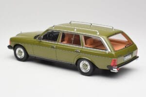 Mercedes W123 200T Cypress Verde BoS Models 1:18 BOS008 Metal - imaginea 5 din 6