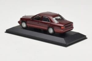 Mercedes W124 Dark Red Metallic Minichamps 1:43 MB002 Metal - imaginea 3 din 4