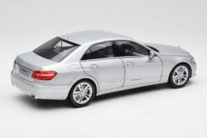 Mercedes Clasa E W212 Avantgarde Iridium Argintiu Vopsea Ediția 2 Minichamps 1:18 B66960212-D2 Metal - imaginea 3 din 11