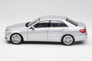 Mercedes Clasa E W212 Avantgarde Iridium Argintiu Vopsea Ediția 2 Minichamps 1:18 B66960212-D2 Metal - imaginea 4 din 11