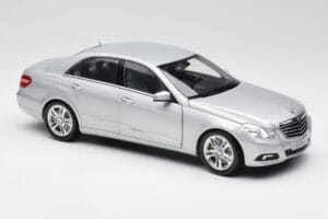 Mercedes Clasa E W212 Avantgarde Iridium Argintiu Vopsea Ediția 2 Minichamps 1:18 B66960212-D2 Metal - imaginea 6 din 11