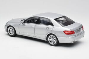 Mercedes Clasa E W212 Avantgarde Iridium Argintiu Vopsea Ediția 2 Minichamps 1:18 B66960212-D2 Metal - imaginea 7 din 11