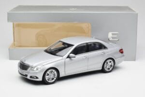 Mercedes Clasa E W212 Avantgarde Iridium Argintiu Vopsea Ediția 1 Minichamps 1:18 B66960212-D1 Metal - imaginea 11 din 11