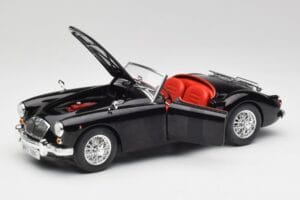MGA English Roadster Negru Revell 1:18 84559091 Metal - imaginea 2 din 8