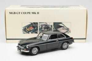 MGB GT Mk2 Coupe Racing Verde AUTOart 1:18 76602 Metal - imaginea 8 din 8