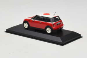 Mini Cooper Roșu Cu Steagul Japoniei Minichamps 1:43 80420309024-R1 Metal - imaginea 3 din 5