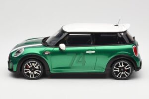 MINI Cooper F56 JCW British Racing Verde Otto 1:18 OT1098 Rășină - imaginea 3 din 6