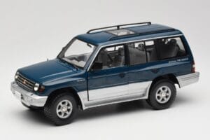 Mitsubishi Pajero V20 LWB Albastru & Argintiu Sun Star 1:18 1212 Metal