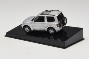 Mitsubishi Pajero SWB Argintiu AUTOart 1:43 57113 Metal - imaginea 3 din 4